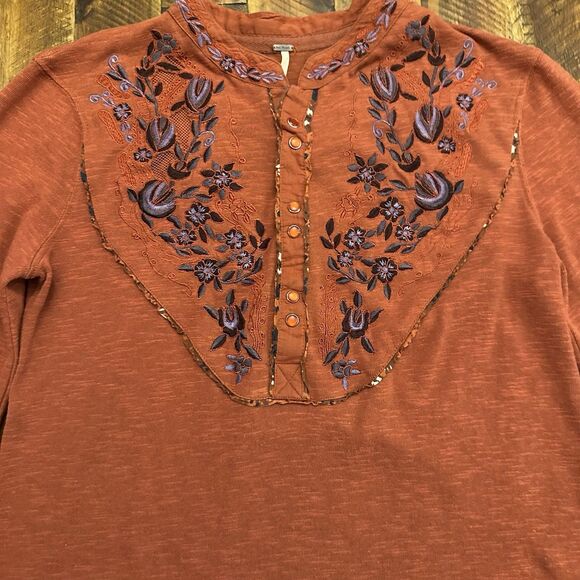 Free People Sundance Kid Western Henley Top Floral Embroidered Small Pearl Snap - Picture 8 of 14